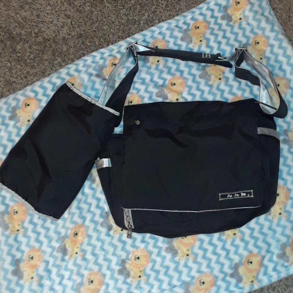 JuJuBe Messenger Style Diaper Bag *flawed*